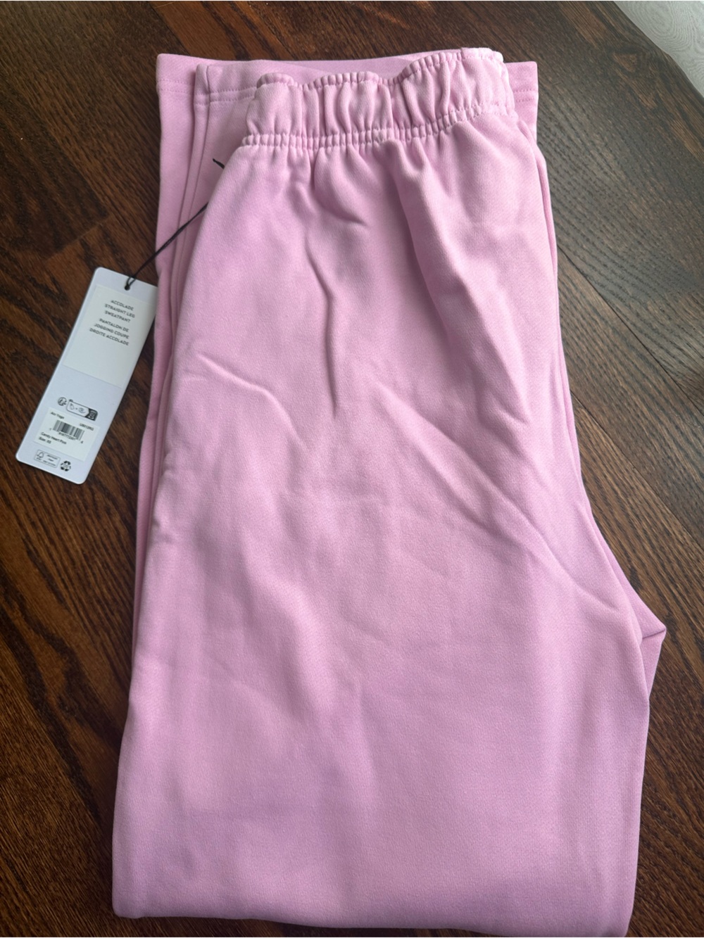 *SET* NWT Alo Accolade Set in Candy Heart Pink ๐ - Picture 4 of 9